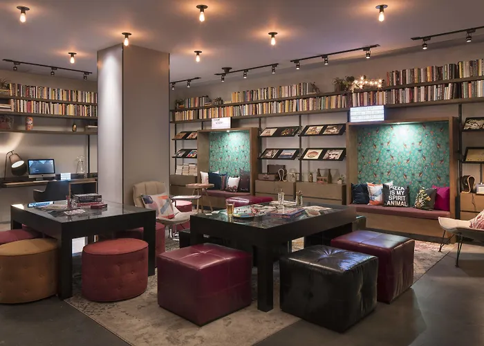 Moxy Chicago Downtown